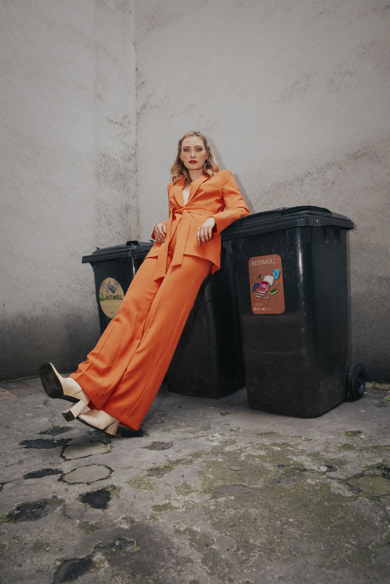 Trash fashion – photograph by Florian Kozak